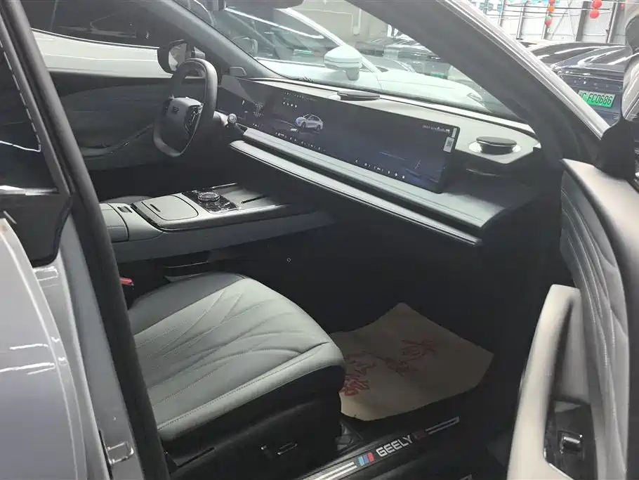 Geely Galaxy Galaxy E8 2025 575km Voyage Smart Drive Edition фото 8