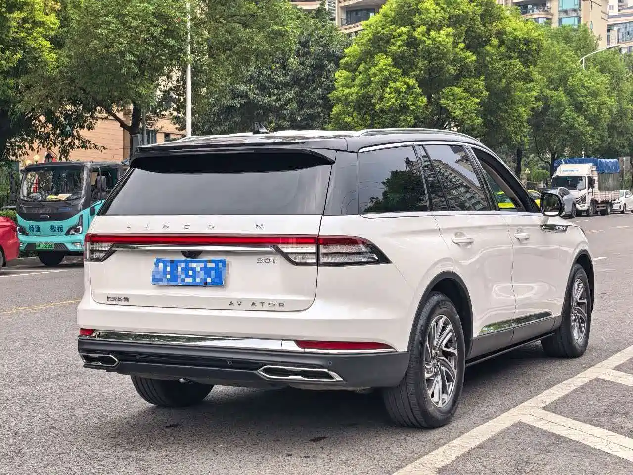 صورة 4 - Lincoln Aviator