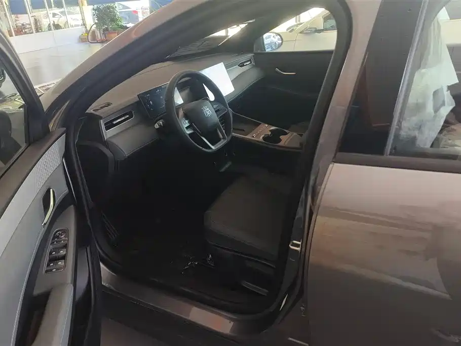 BYD Qin PLUS 2026 DM-i Smart Edition 128KM Progressive фото 9