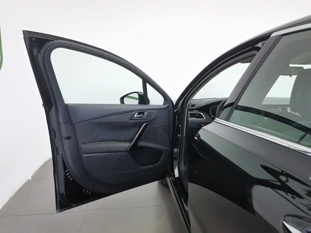 Фото 8 - Peugeot 508