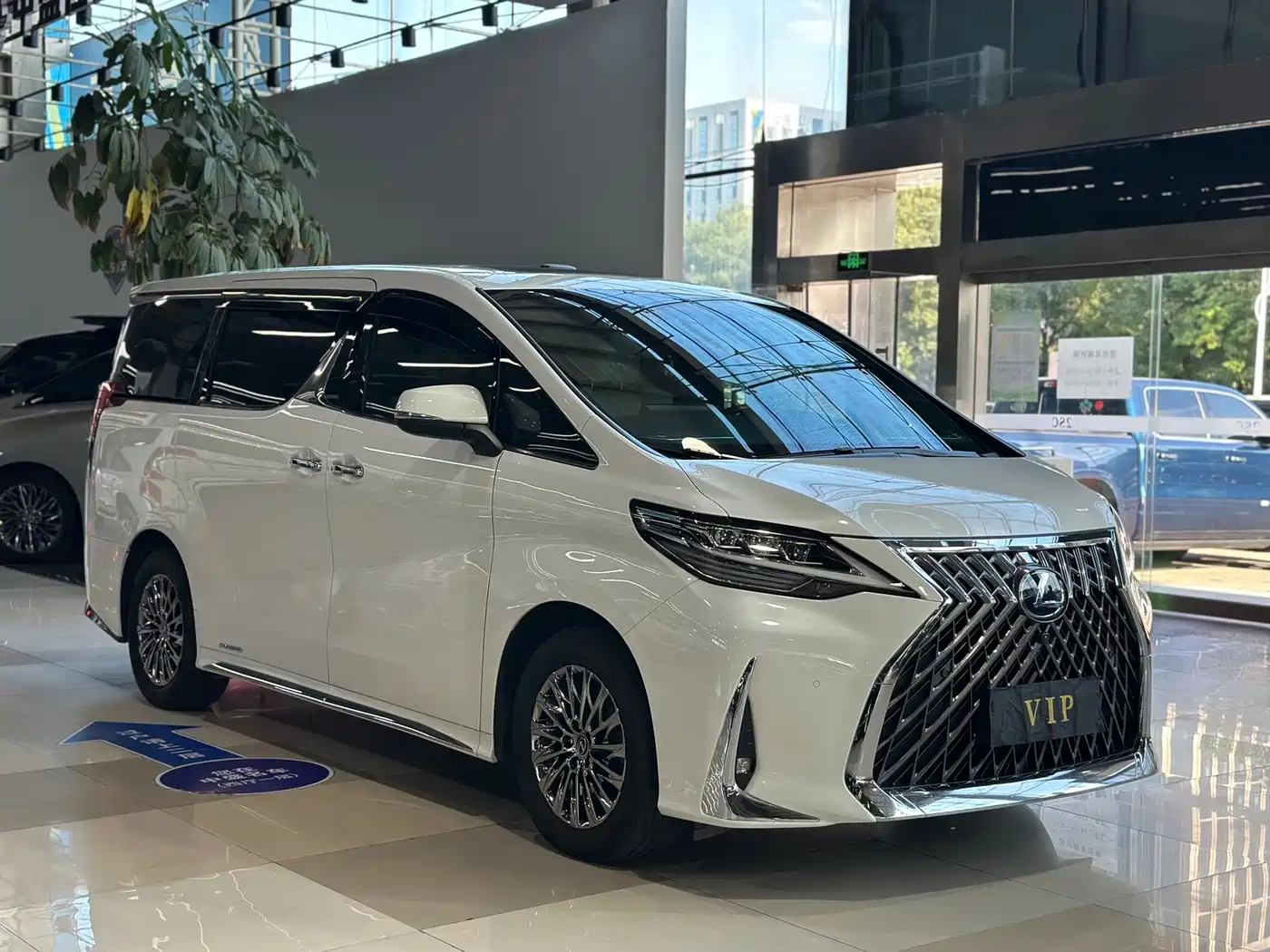 Lexus LM 2021 2020 300h Seven-Seater Elegance Edition