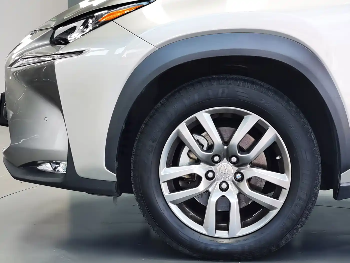 Фото 6 - Lexus NX