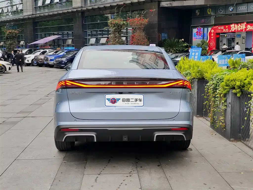 Geely Galaxy Galaxy L6 2025 EM-i 140km Explorer+ Edition фото 5
