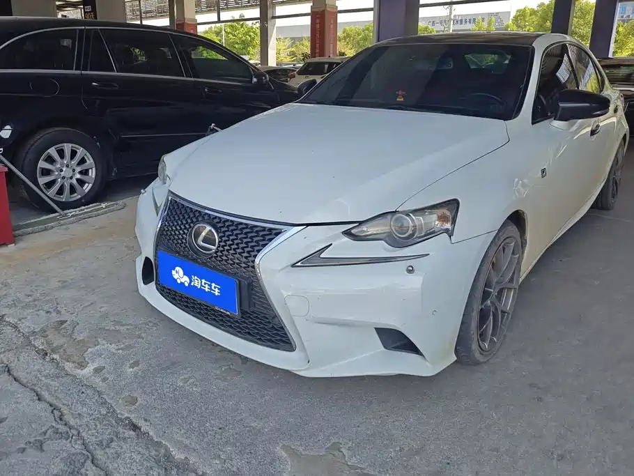 Фото 1 - Lexus IS