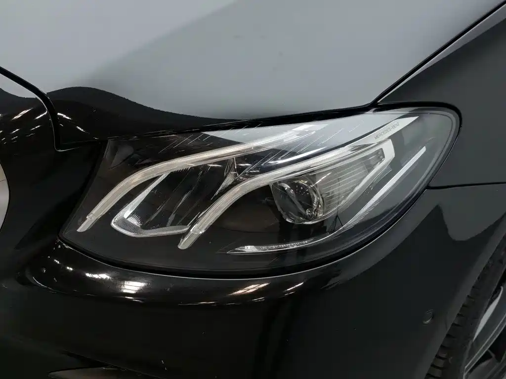 Mercedes-Benz E-Class, миниатюра 7