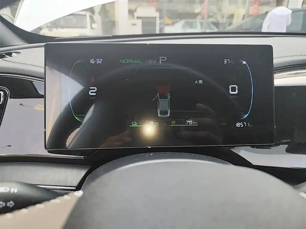 BYD Qin PLUS 2024 Glory Edition DM-i 55KM Leading фото 12
