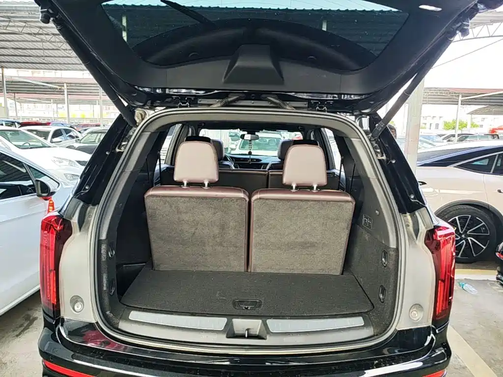 Photo 19 - Cadillac XT6