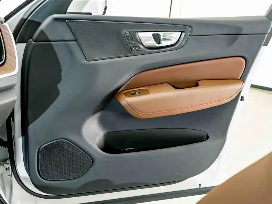 Volvo XC60 Plug-in Hybrid 2024 2023 T8 PHEV Long Range AWD Inscription Luxury Enjoyment Edition