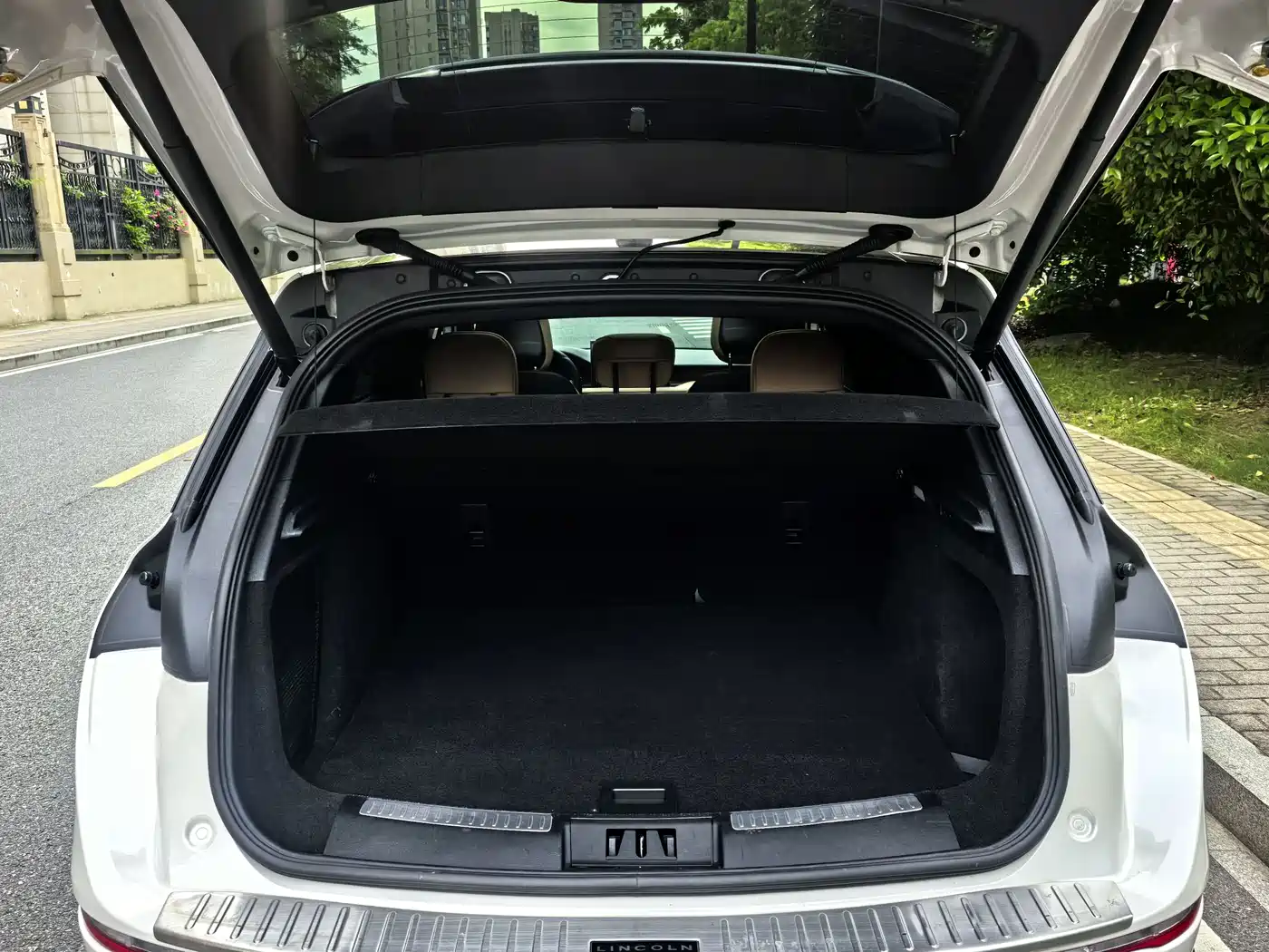 LINCOLN ADVENTURER