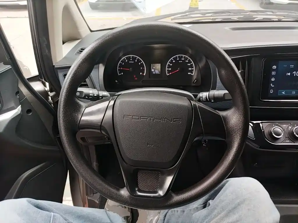 Dongfeng Fengxing Lingzhi 2025 2023 M5L 1.6L Basic 7-seater