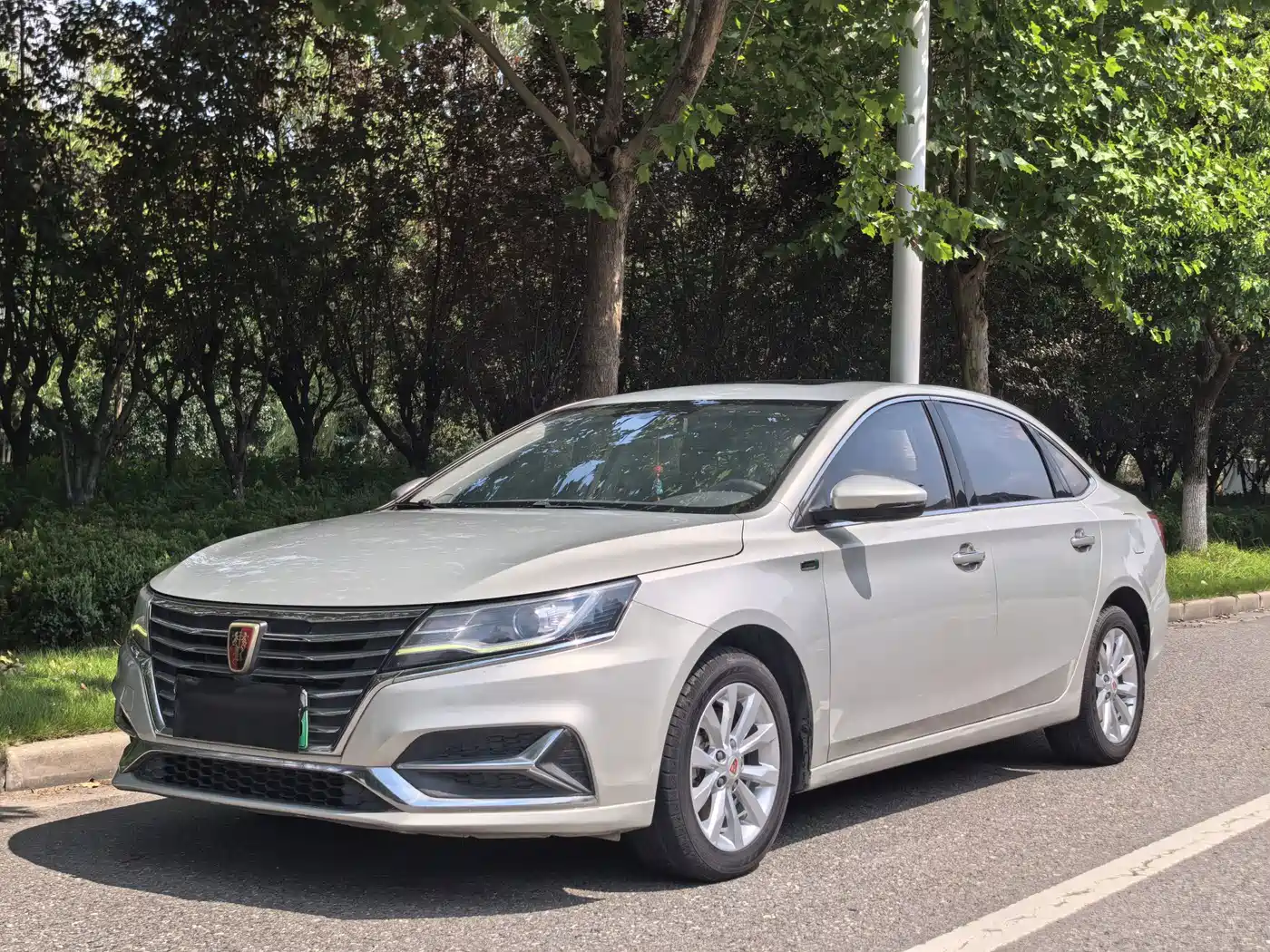 Roewe i6 New Energy 2017 2017 45T Hybrid Connected Smart Enjoyment Edition