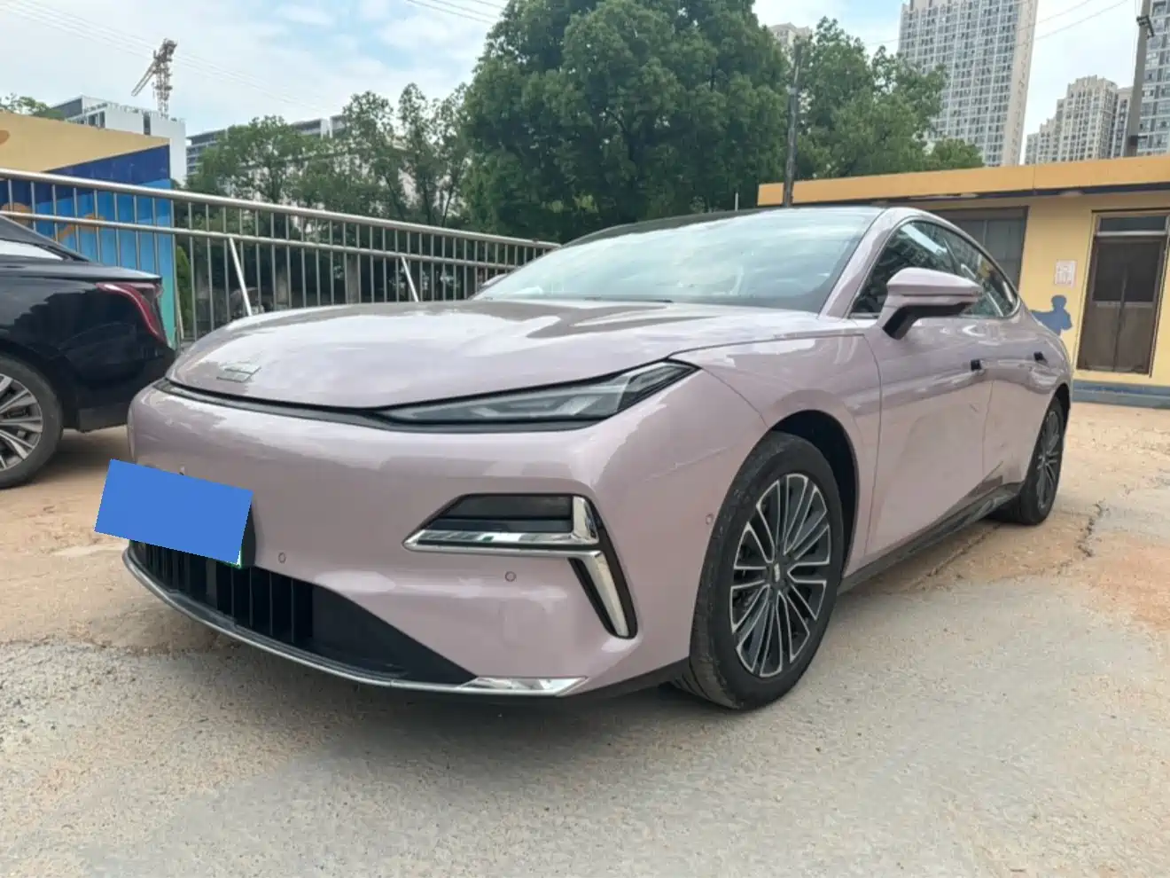 Geely Galaxy Galaxy Xingyao 8 2025 60km EM-i Luxury Edition