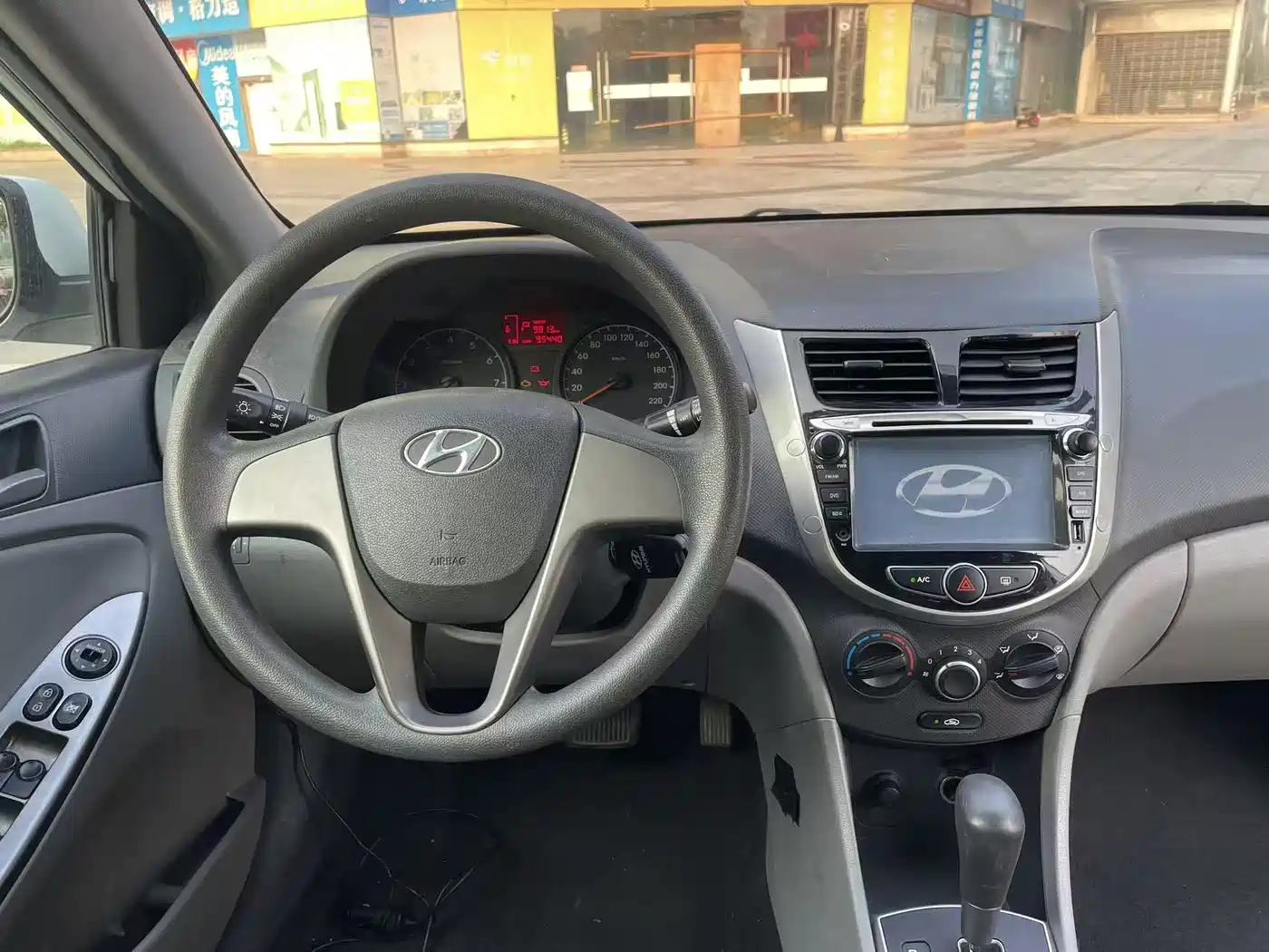 Hyundai Verna 2014 1.4L Automatic Smart GLS фото 12