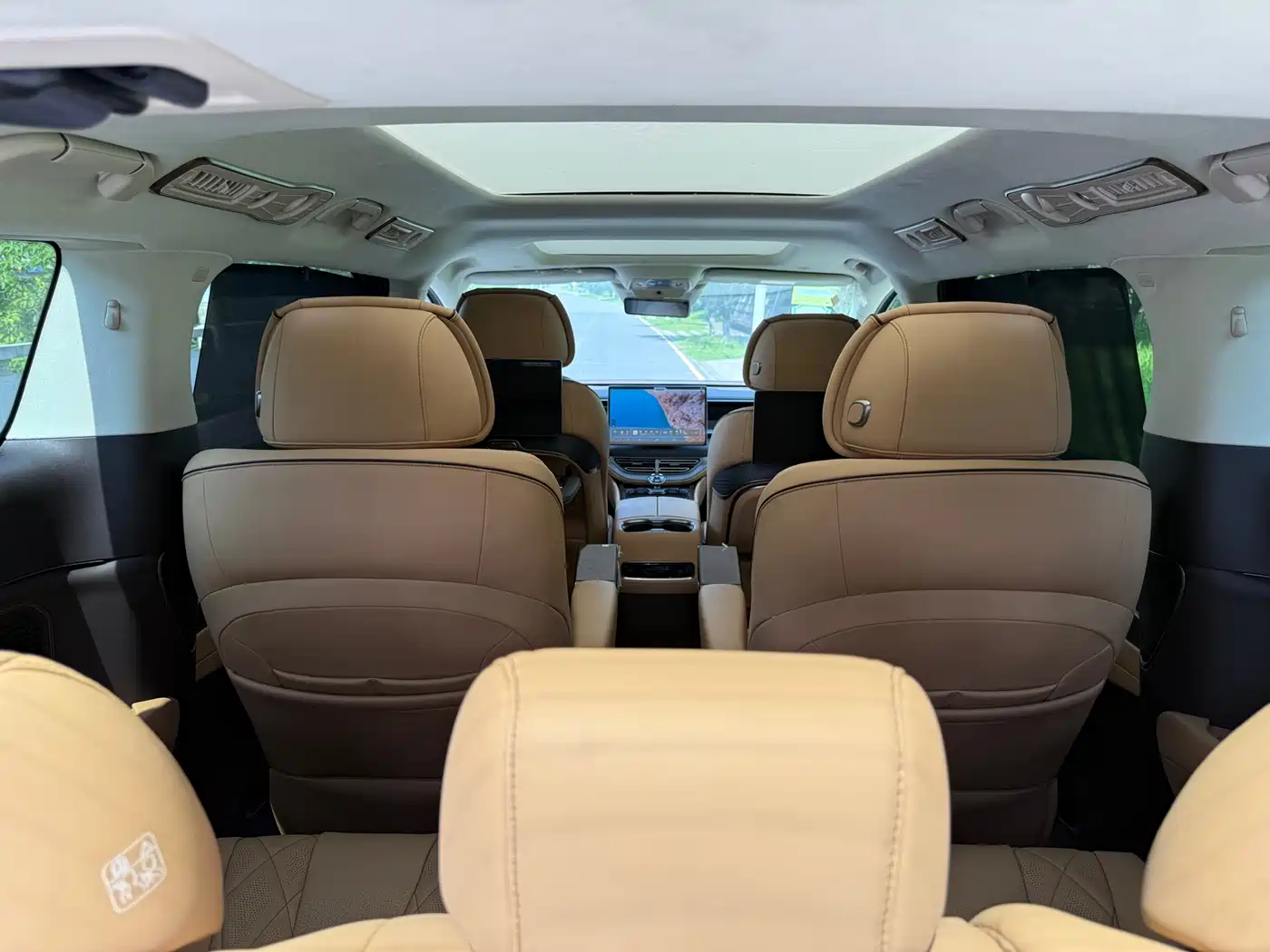 Denza D9 2024 EV 600 AWD Flagship фото 13