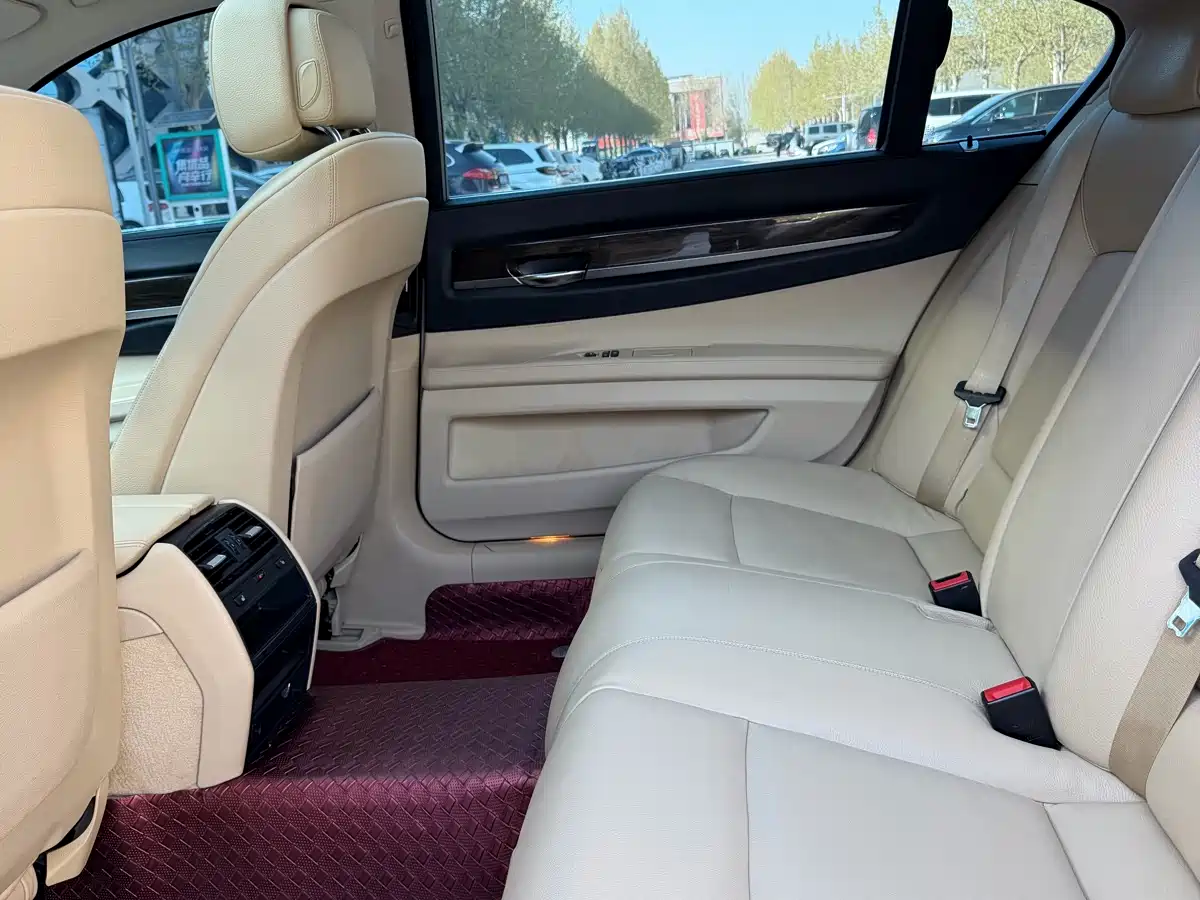 BMW 7 Series 2011 730Li Elegance фото 9