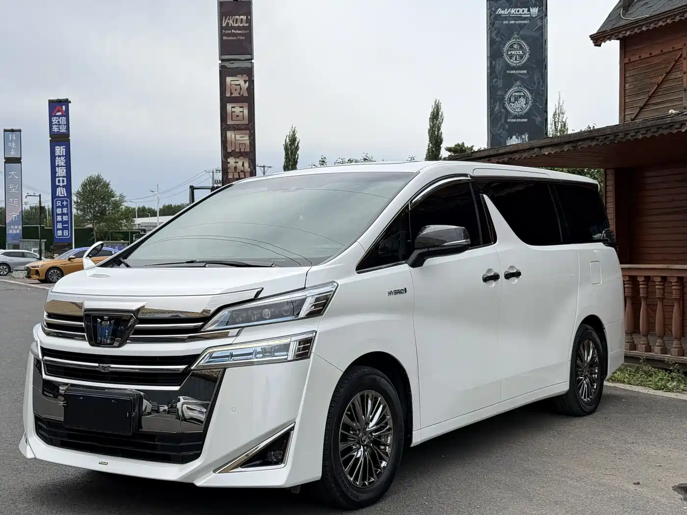 Toyota Vellfire 2020 Twin Engine 2.5L HV Luxury Edition