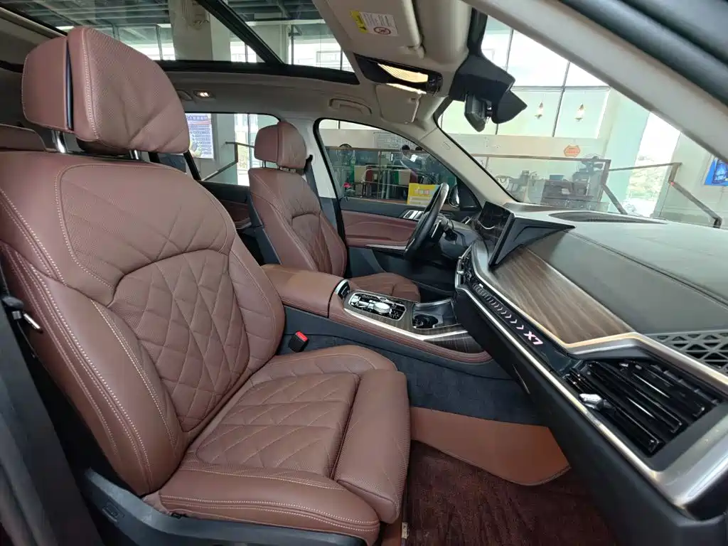 BMW X7 2025 2024 xDrive40i Leading Luxury Package