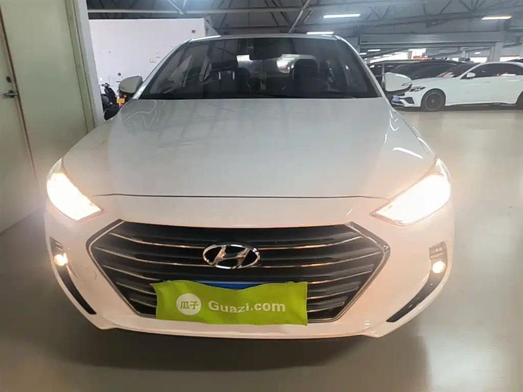 Hyundai Elantra 2018 1.6L Automatic 15th Anniversary Special Edition фото 3