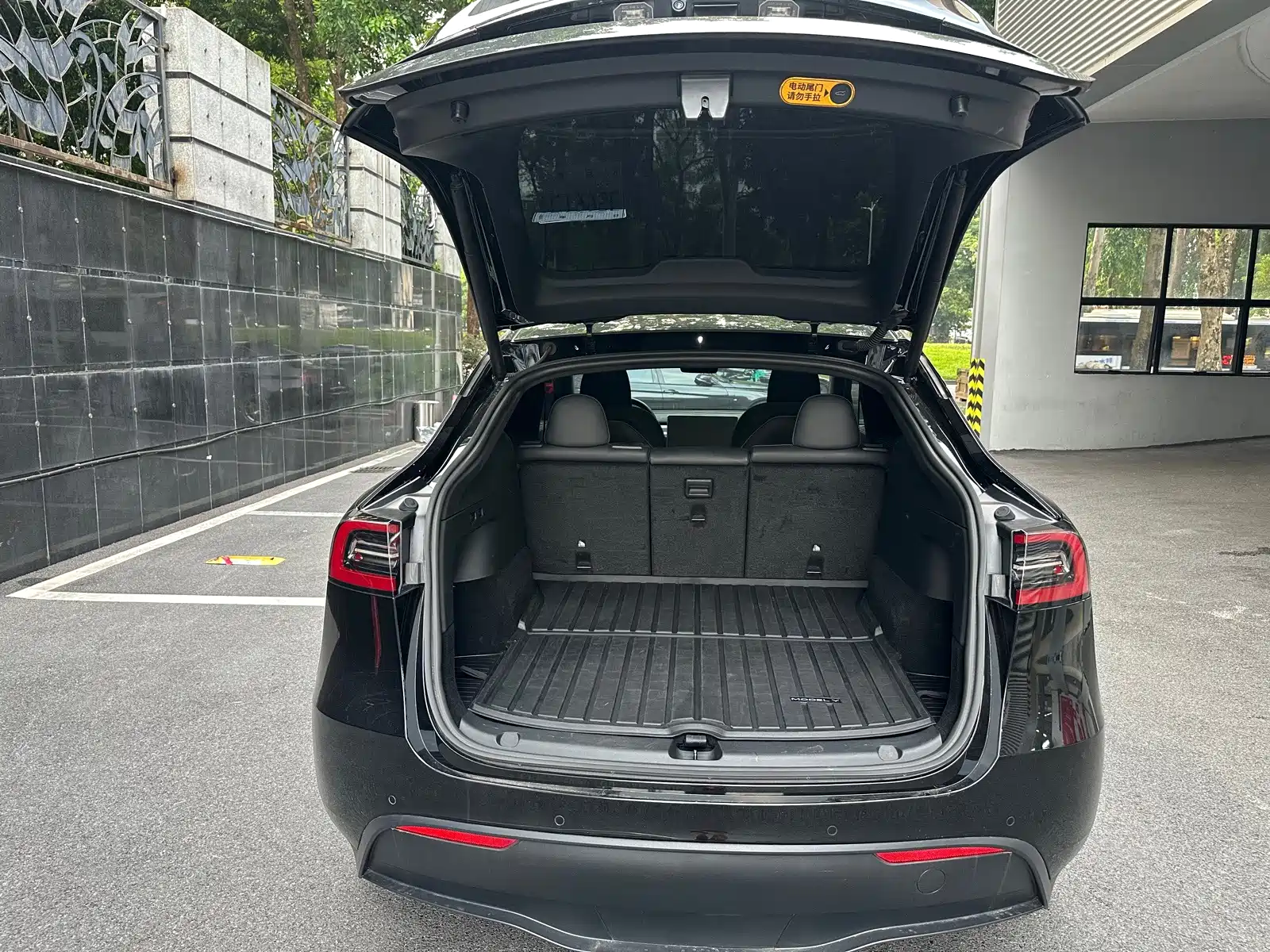 Фото 13 - Tesla Model Y