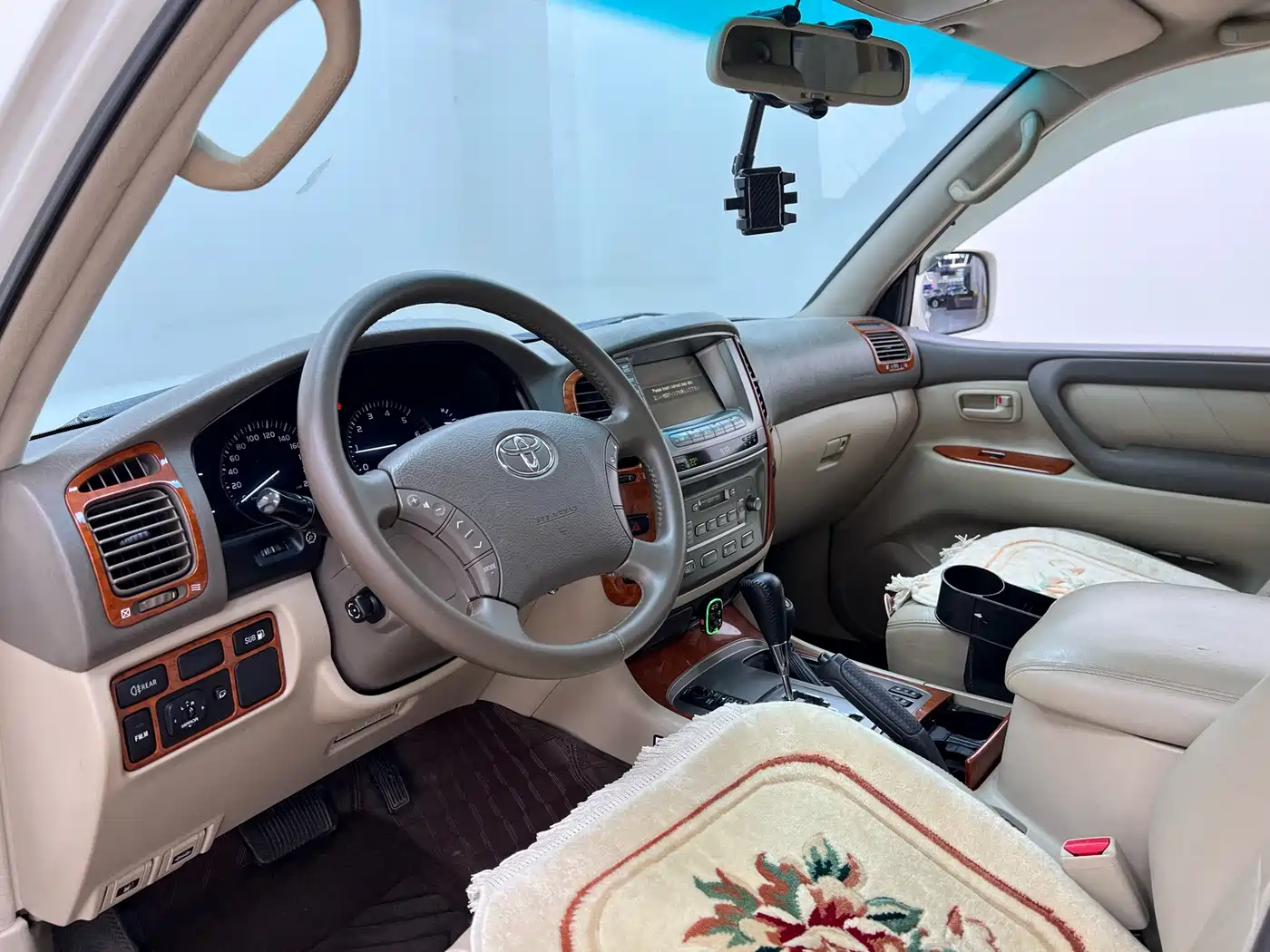 Toyota Land Cruiser 2005 Model 4.7L Automatic VX-R Luxury DVD Edition фото 8