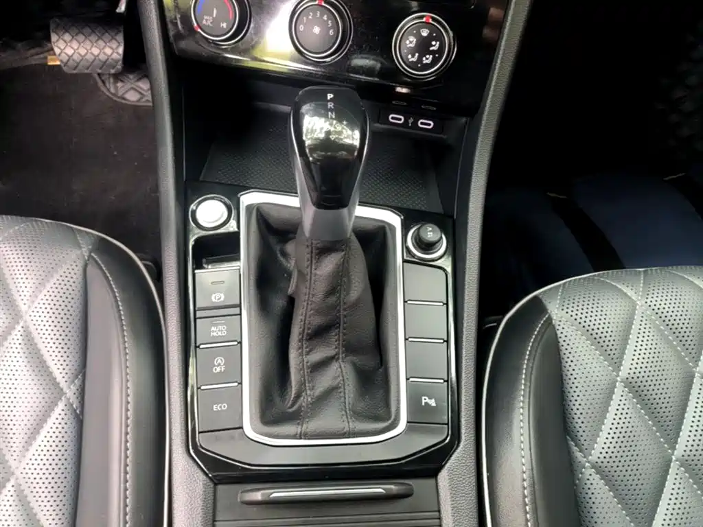 Volkswagen Sagitar 2023 300TSI DSG Surpassing Edition фото 14