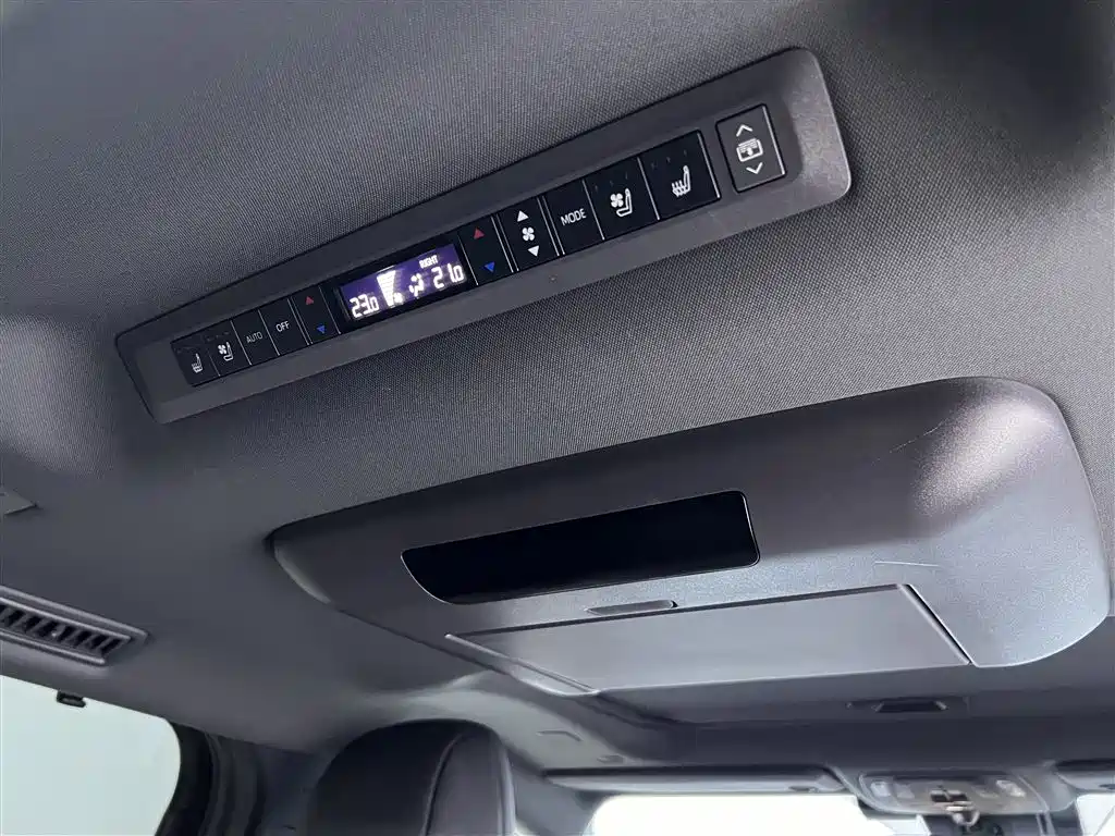 Toyota Granvia 2022 Model Year 2.5L Hybrid Flagship Edition фото 22