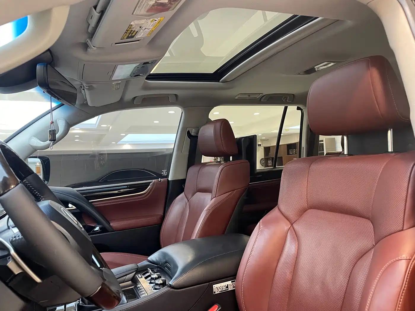 Фото 9 - Lexus LX