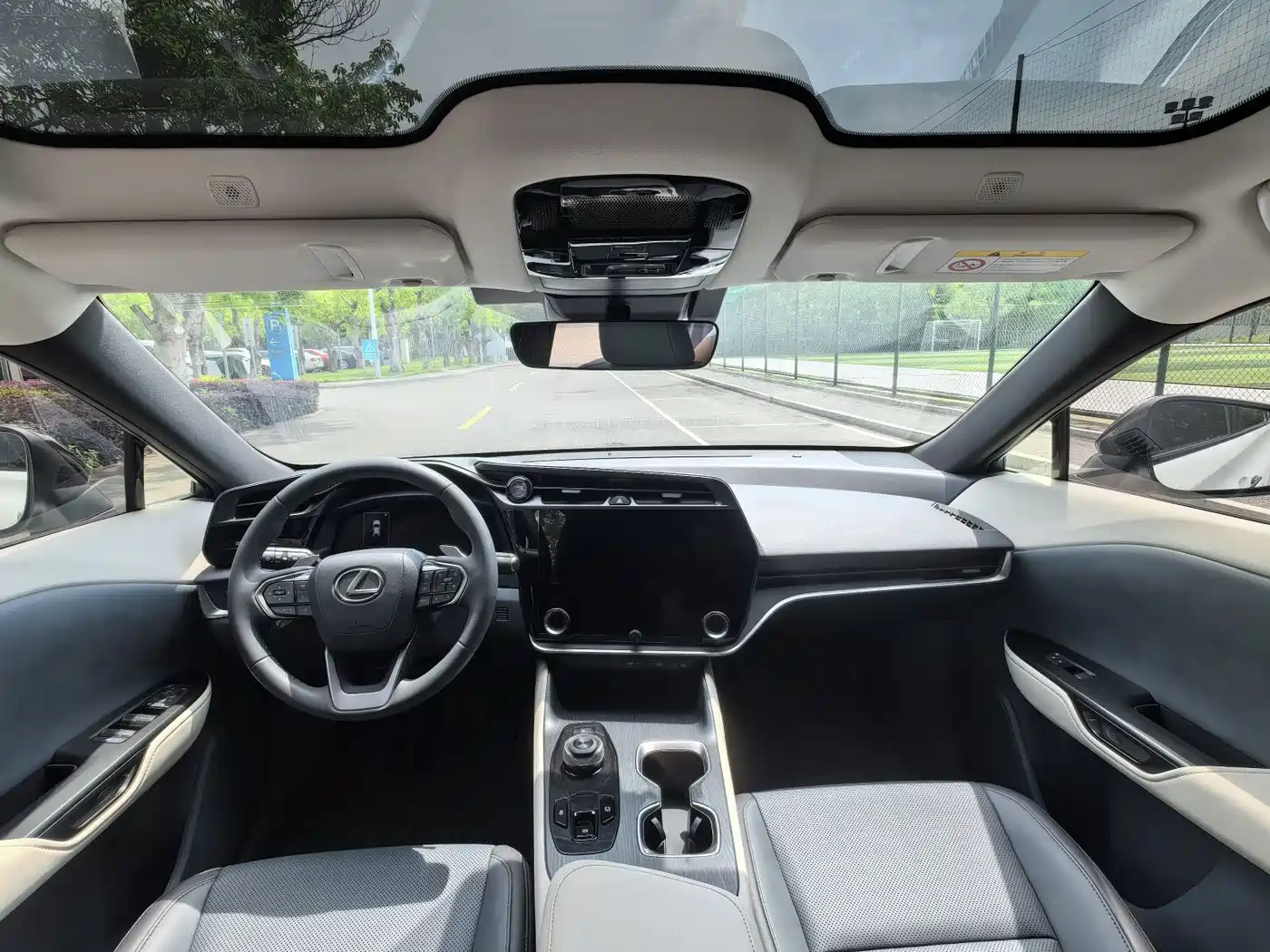 Lexus RZ 2023 450e 4WD Deluxe фото 10