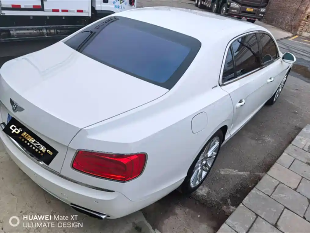Фото 4 - Bentley Flying Spur