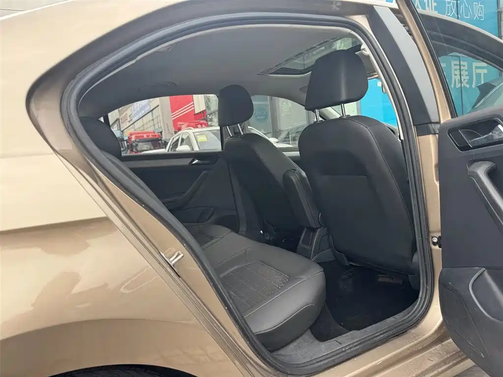 Volkswagen Jetta 2019 Dream Edition 1.5L Auto Comfort фото 8