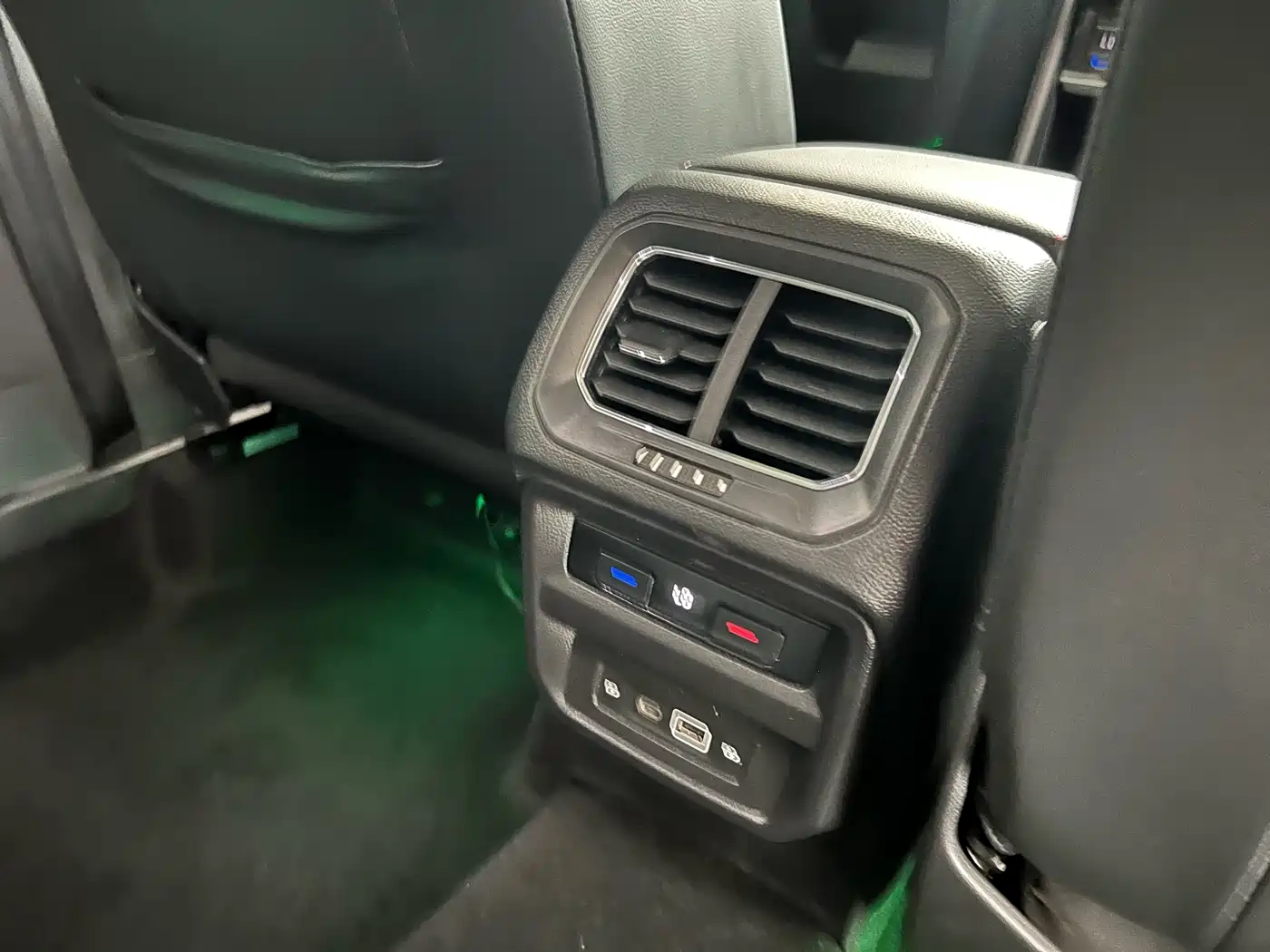 Volkswagen Tiguan X 2021 330TSI 2WD Premium Edition фото 9