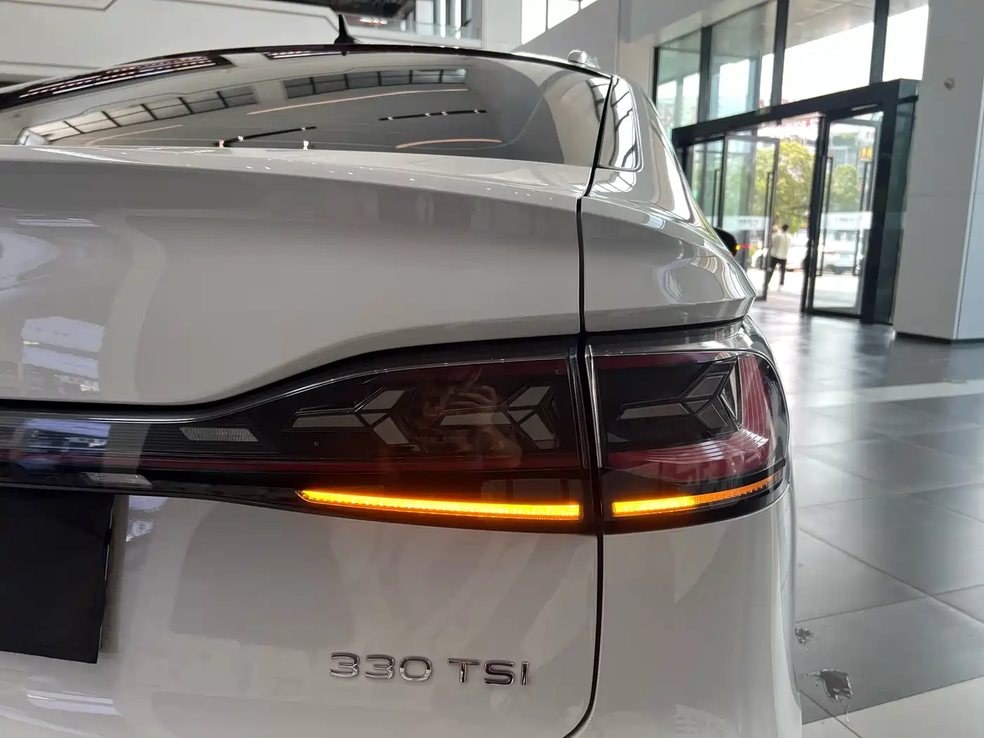 Volkswagen Tiguan X 2021 330TSI 2WD Premium Edition фото 16