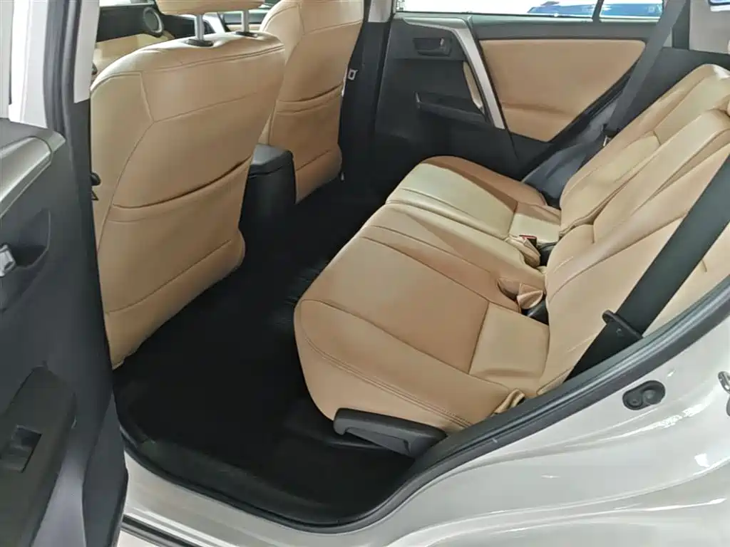 Toyota RAV4 Rongfang 2016 2.0L CVT 2WD Urban (China V) фото 17