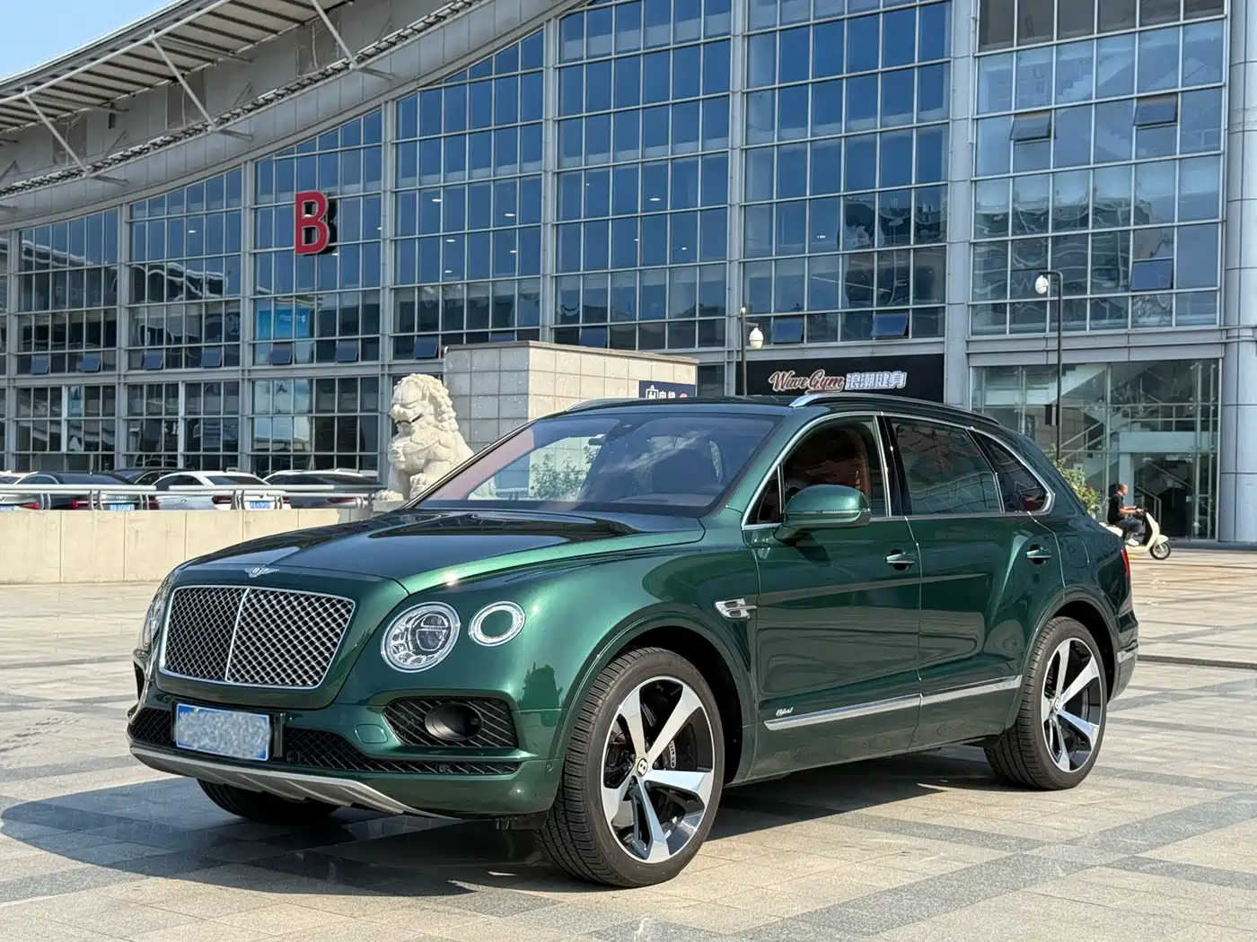 Фото 1 - Bentley Bentayga Hybrid
