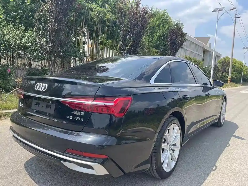 Фото 7 - Audi A6L