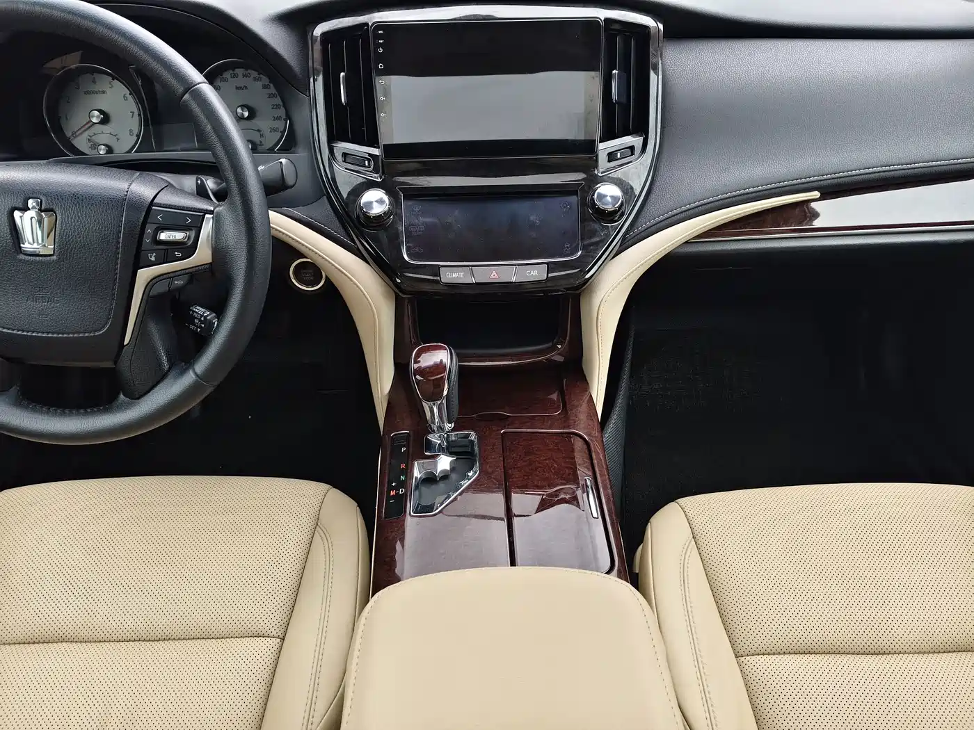 Фото 14 - Toyota Crown