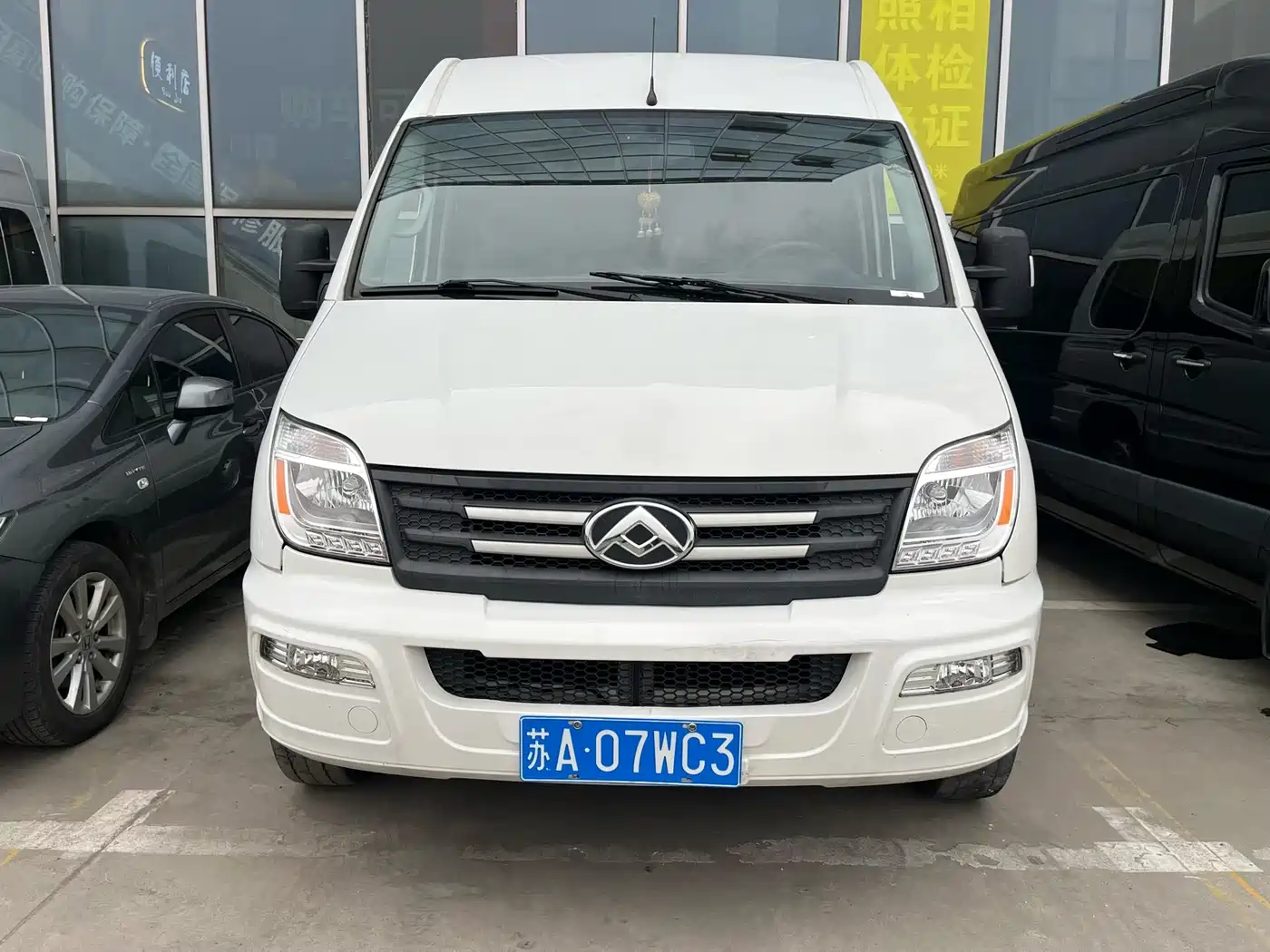 SAIC Maxus Xintu V80 2021 2.0T Manual Classic Aoyuntong 139PS Medium Wheelbase Medium Roof 6/7/8/9 Seater фото 2