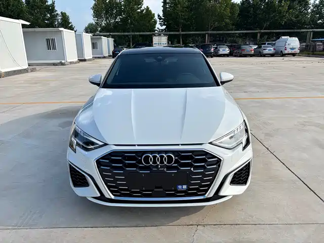 Audi A3 A3L Limousine 35 TFSI, Стиль Спорт