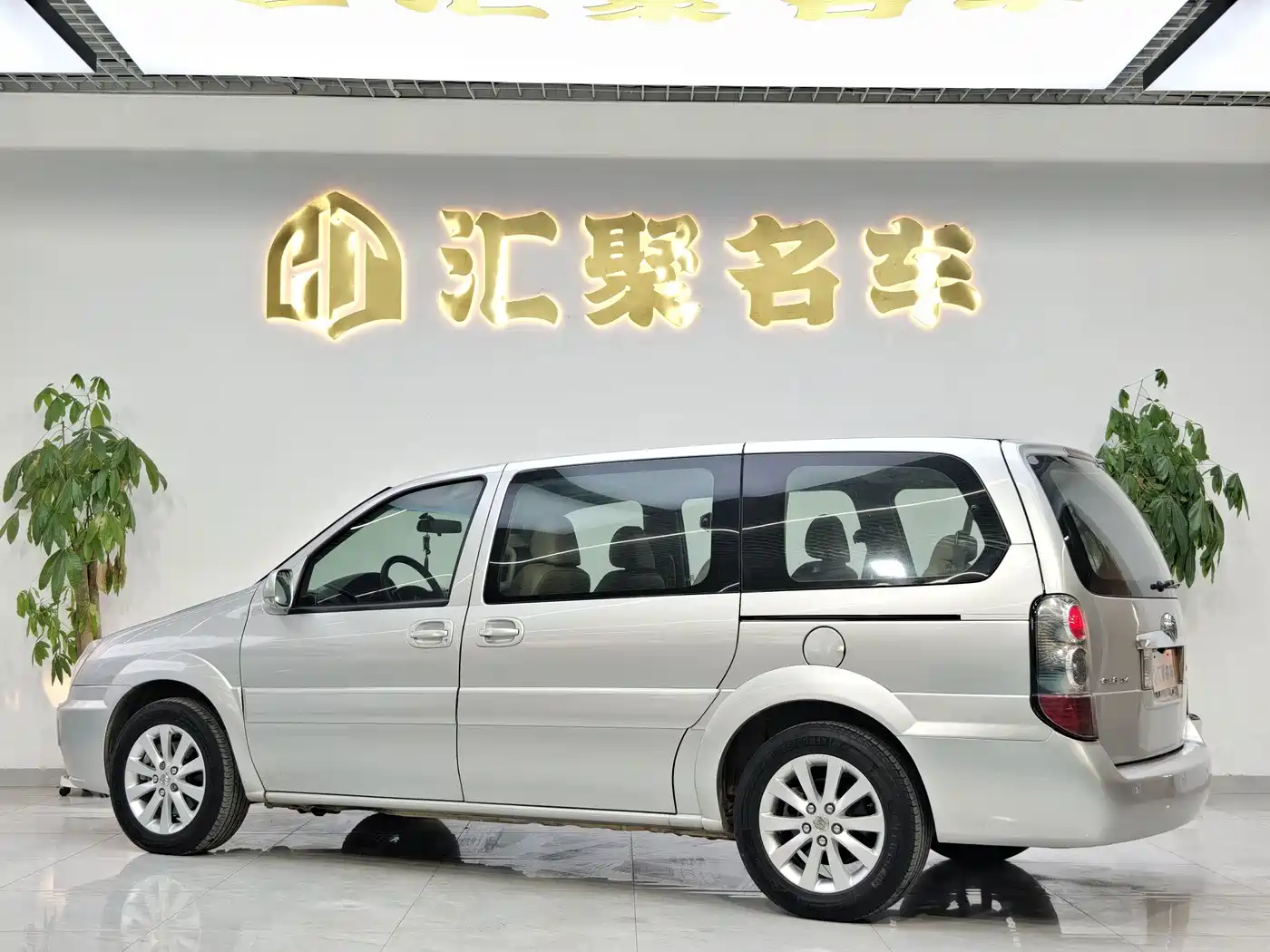 Фото 9 - Buick GL8