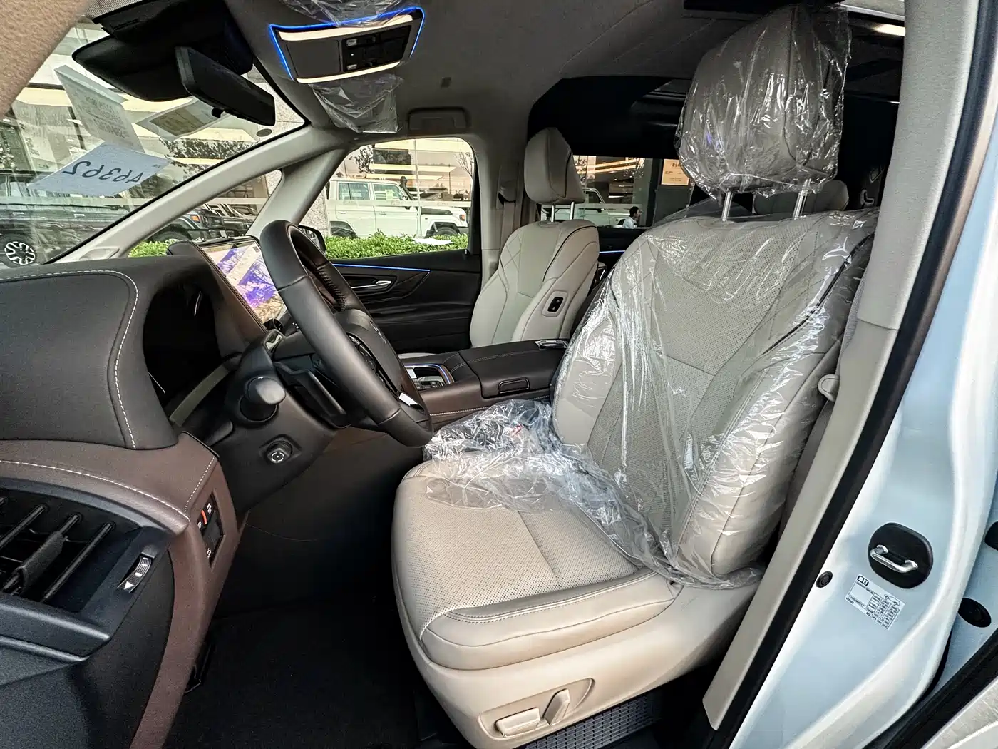 Toyota Alphard 2025 Hybrid 2.5L Ultimate Gold Edition фото 5