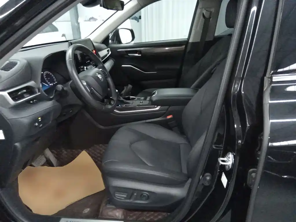 Toyota Highlander 2024 2.5L Smart Hybrid 4WD Premium 7-seater фото 11