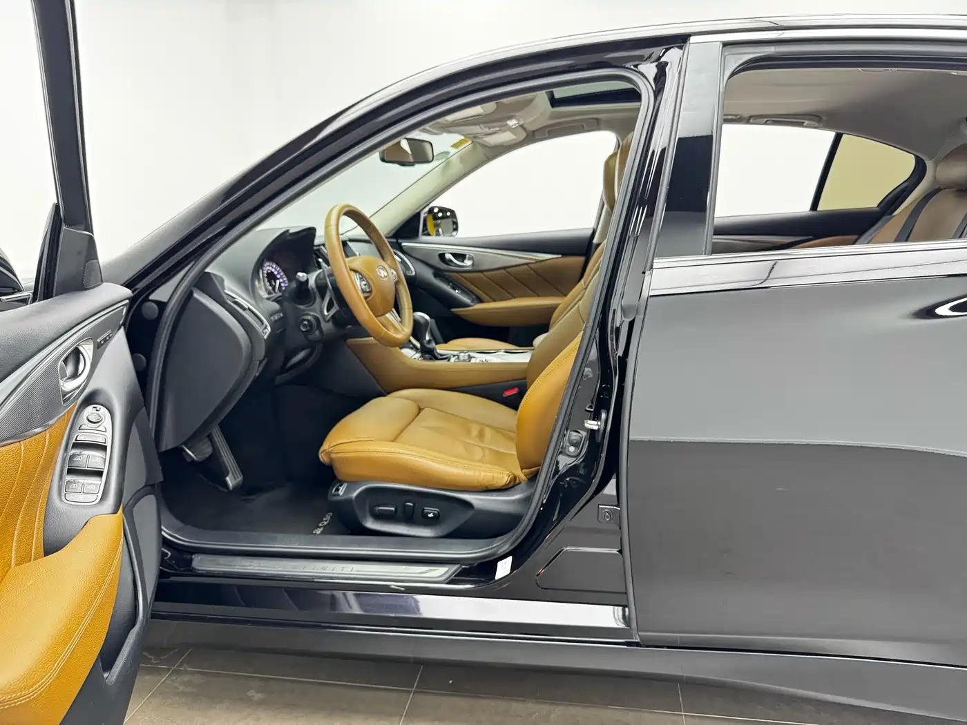 Infiniti Q50 2018 2014 3.7L Luxury Sport