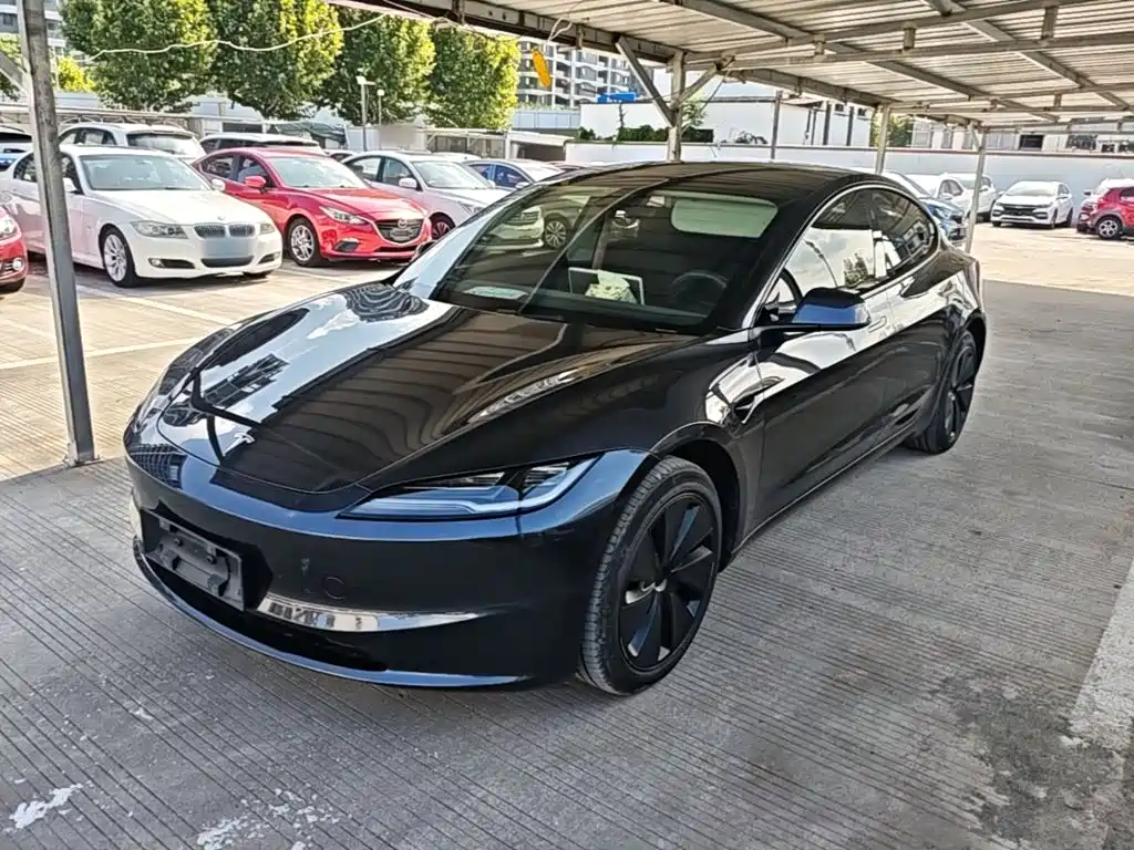 Фото 1 - Tesla Model 3