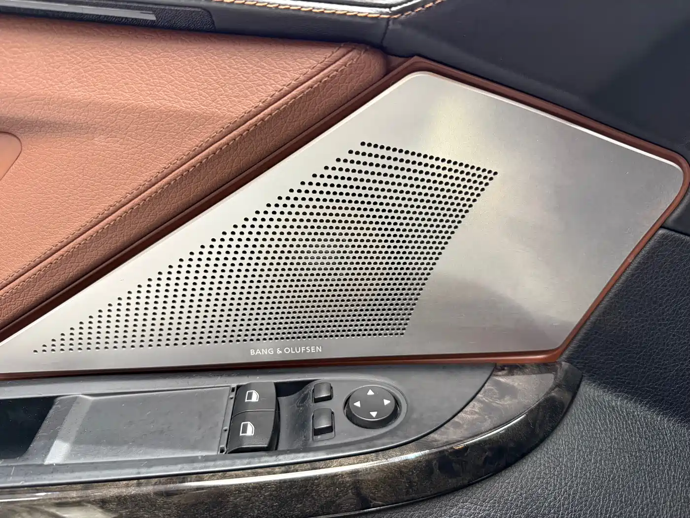 BMW 6 Series 2012 650i Coupe фото 14