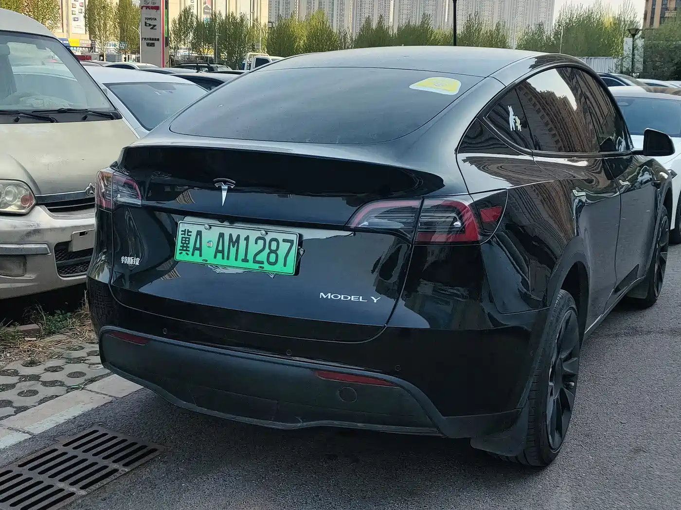 TESLA MODEL Y