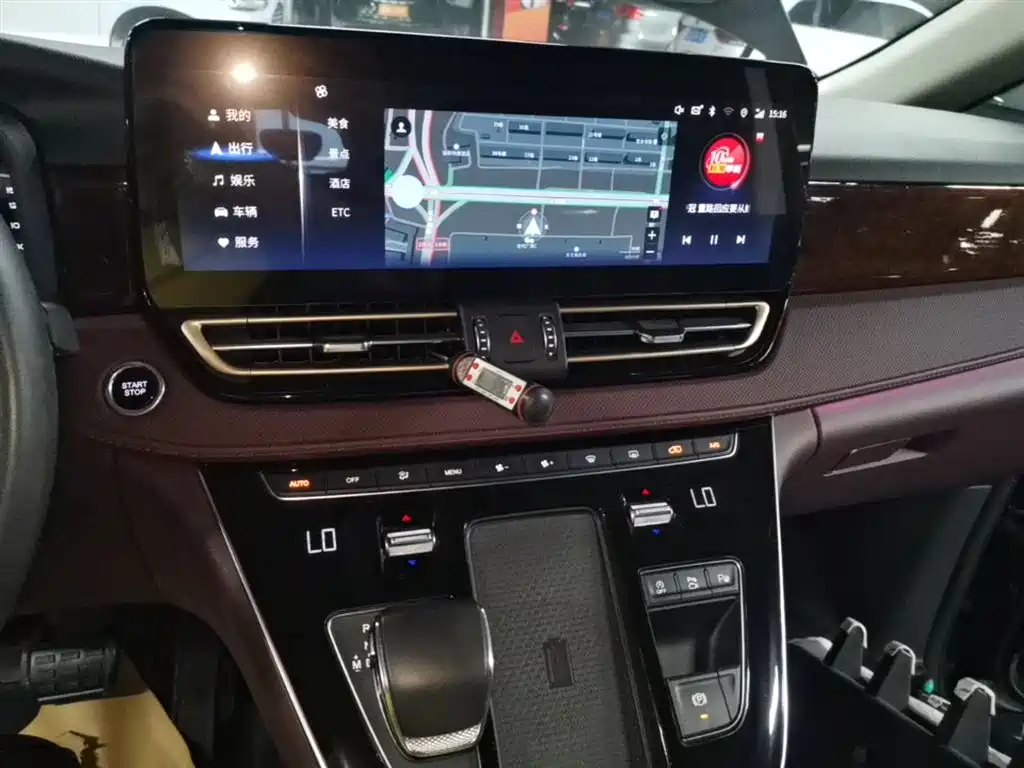 Hongqi HQ9 2023 2.0T Smart Connect Flag Smooth Edition фото 13