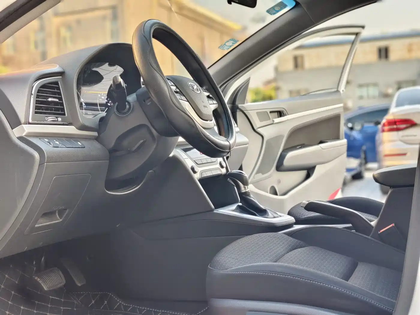Hyundai Elantra 2016 Model 1.6L Automatic Smart Elite фото 11