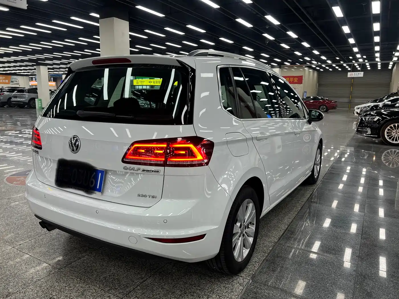 Volkswagen Golf Sportsvan 2016 230TSI Automatic Progressive фото 15