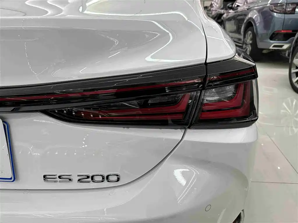 Lexus ES 2025 200 Ultimate Edition фото 13