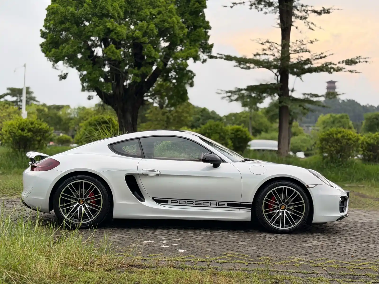 Photo 3 - Porsche Cayman